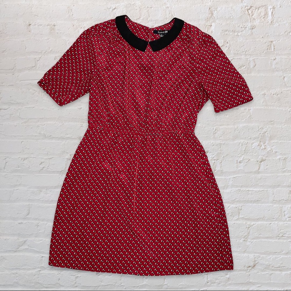 Tiny black/white horses on red  elastic waist Peter Pan collar dress, sz LARGE.